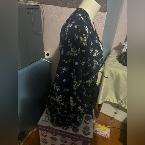 Flowered Flowy Kimono Style Robe - Picture 3 of 4